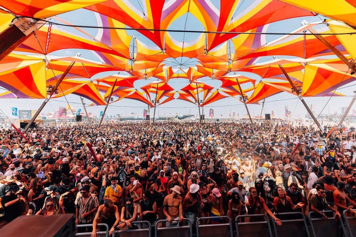 Alrededor de 60.000 personas vivieron la experiencia de la 'rave' en el desierto.