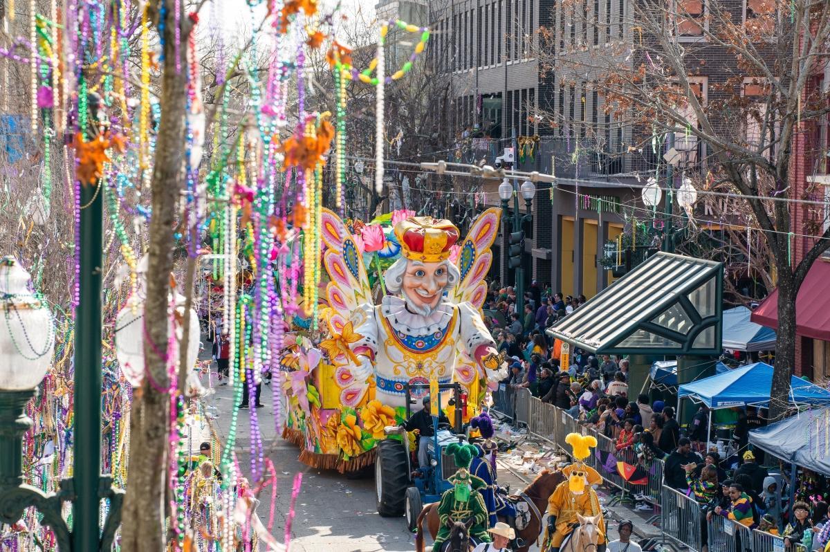 Los krewes traen una inmensa creatividad y diversidad al desfile de Mardi Gras.