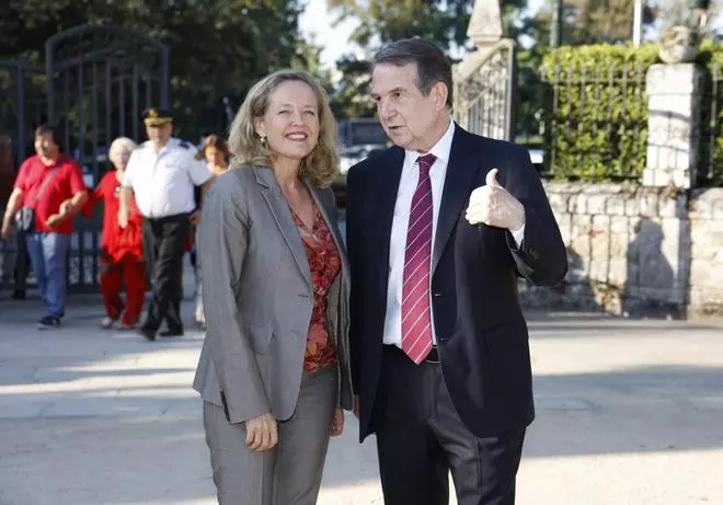 Calviño espera que Stellantis Vigo acceda a fondos del Perte con "importantes inversiones" para modernizar la planta