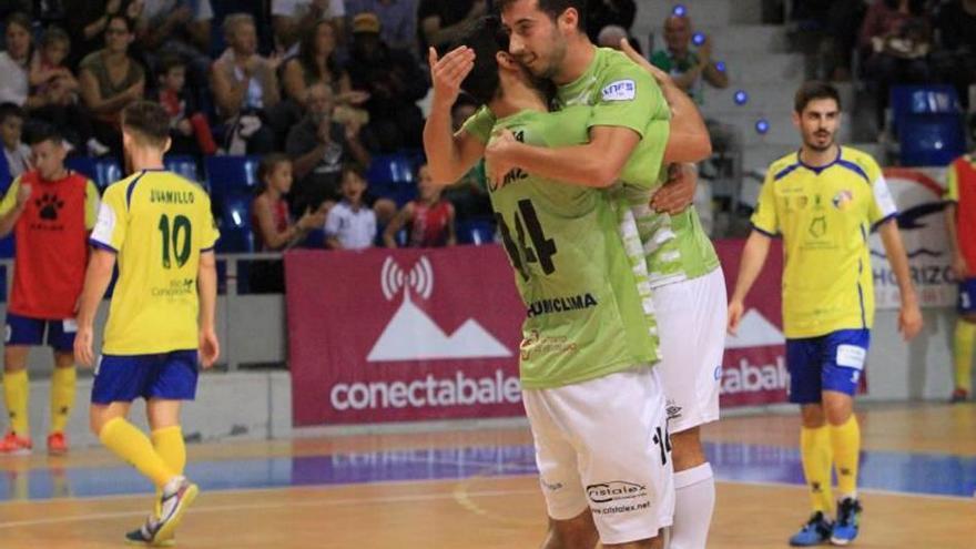 Jugadores del Palma Futsal celebran uno de los seis tantos que anotaron ayer.