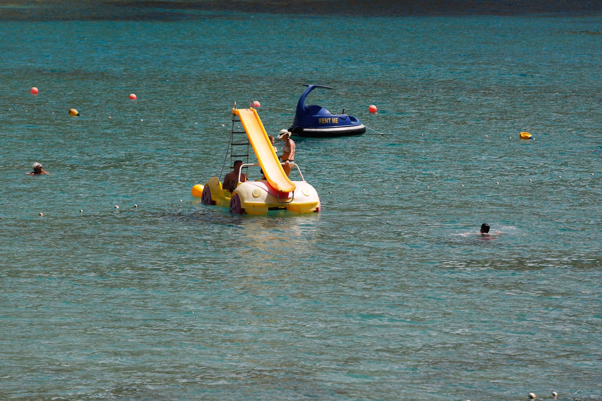 Cala Llonga sale del letargo
