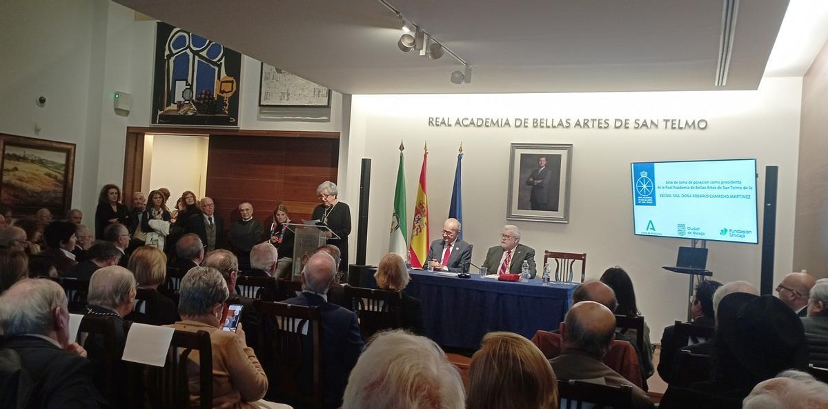 La sede de la Real Academia de Bellas Artes de San Telmo se llenó a rebosar, para el nombramiento de Charo Camacho.