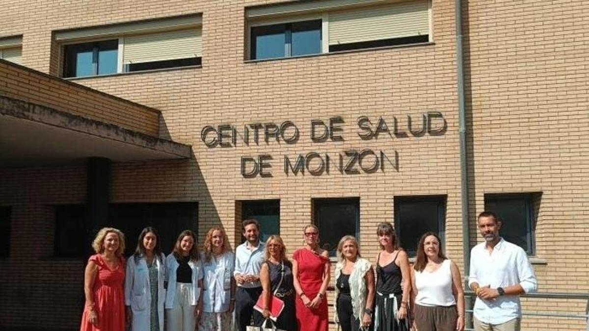 Borraz, Claver y otros representantes sanitarios, este miércoles en Monzón.