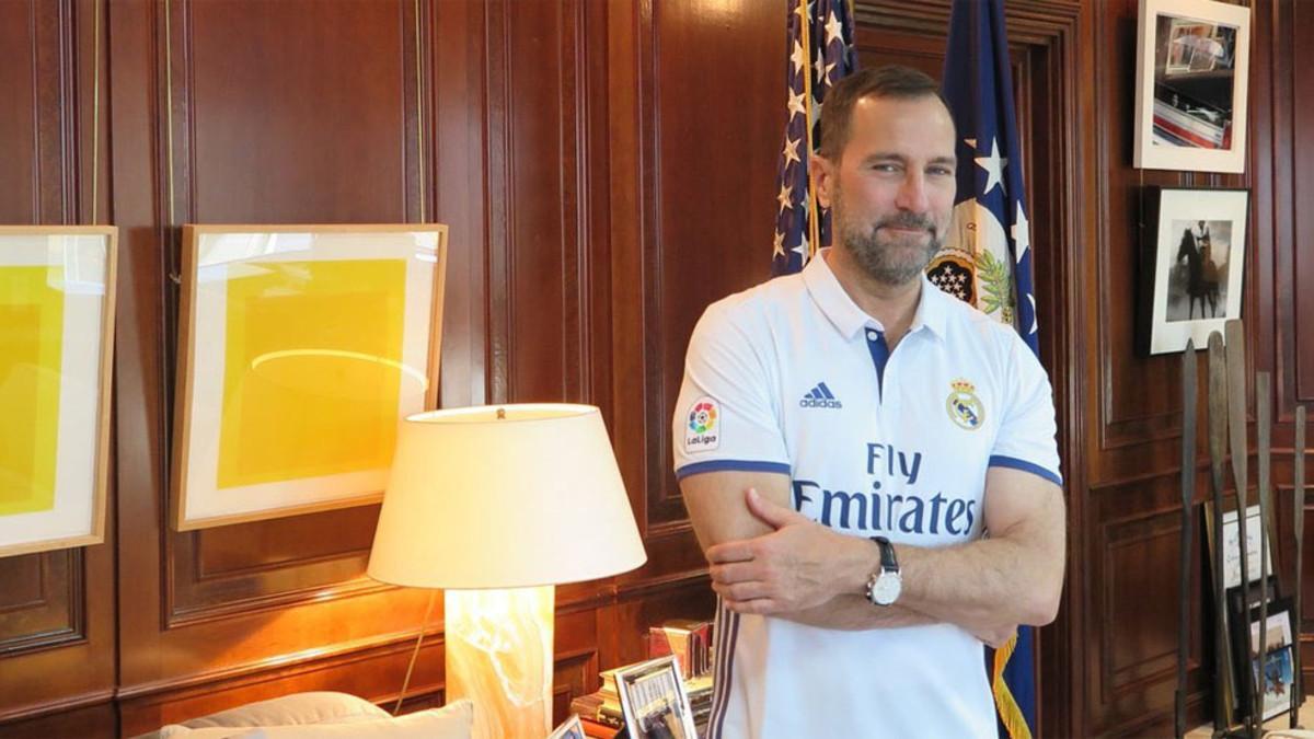 James Costos, con la camiseta del Real Madrid