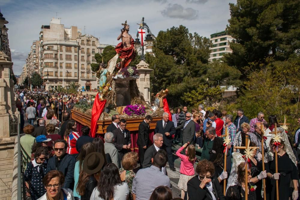 El Cristo Resucitado y de la Virgen de la Asunción inundan la ciudad de alegría y color