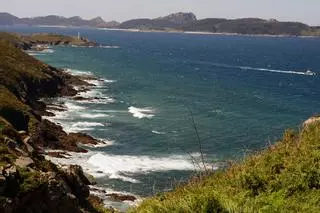 Los efectivos de búsqueda del pescador en la Costa da Vela cierran cuatro días sin resultado