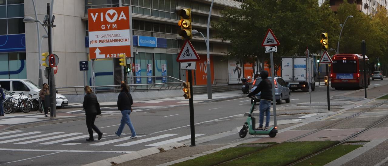 El semáforo en ámbar, el gran señalado por los ciclistas, conductores y peatones.
