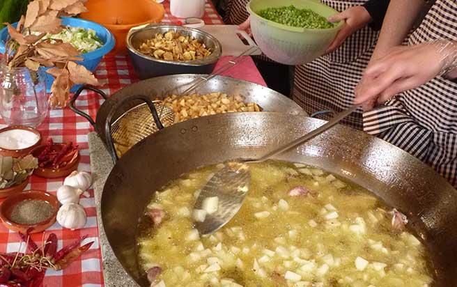 Ses Nines cocinan el mejor frito pascual