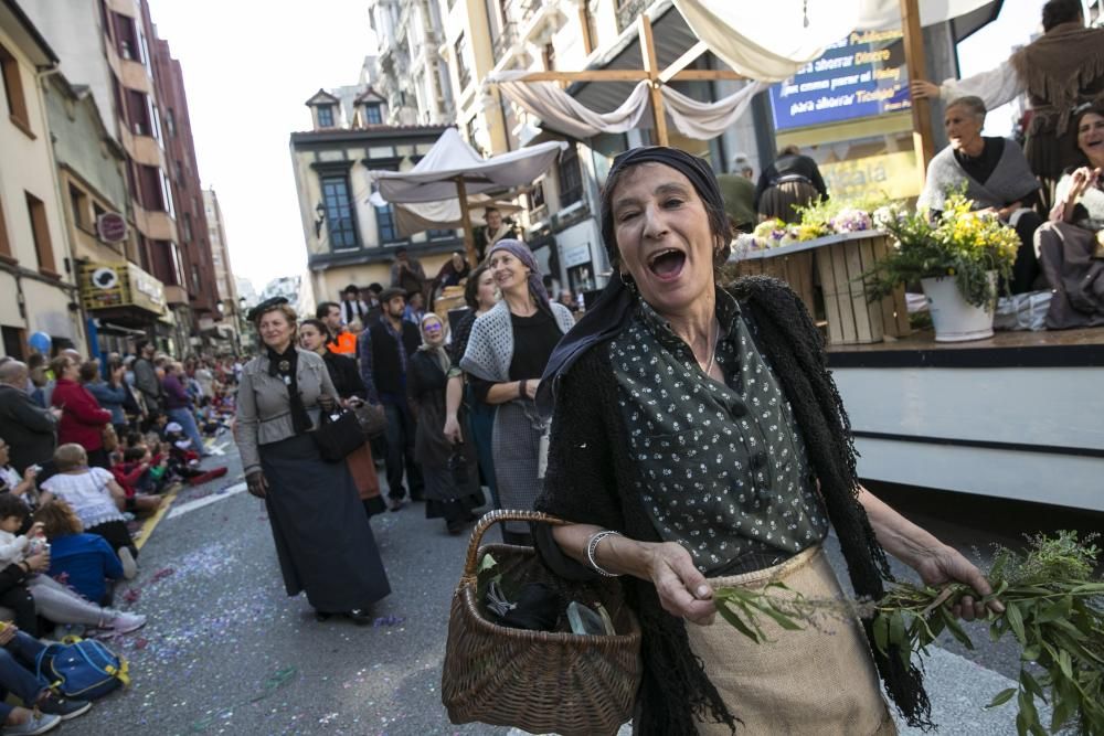 Oviedo celebra el desfile del Día de América en Asturias