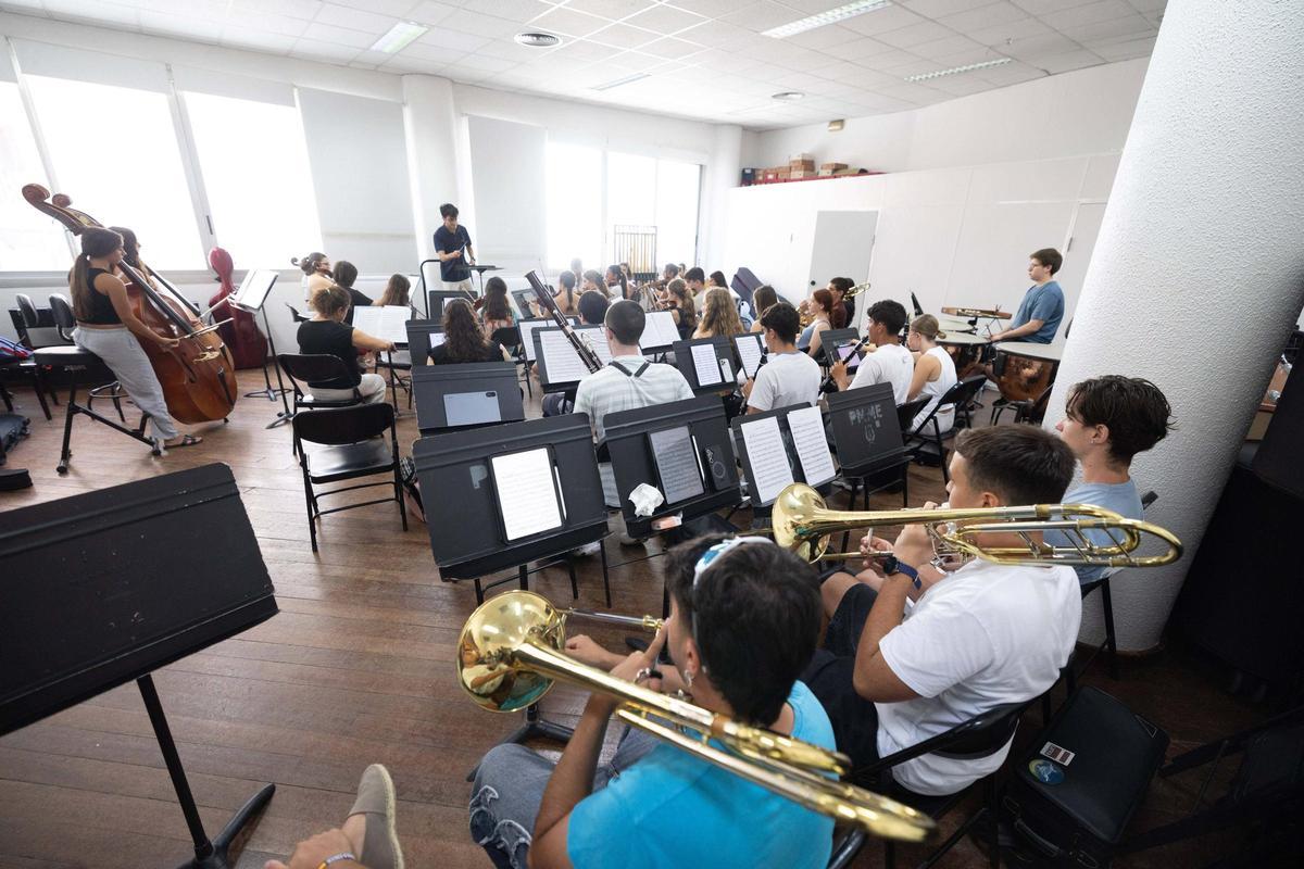 La Jove Orquestra Simfònica Pitiüsa prepara su próximo concierto en Can Ventosa