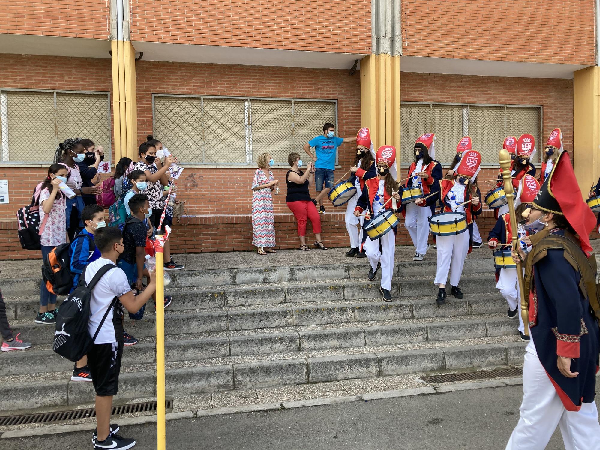 El Tio de la Porra de Gandia da la bienvenida a las fiestas