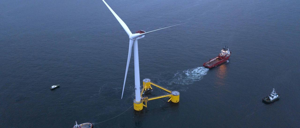 Uno de los aerogeneradores del parque Windfloat de EDP en Portugal