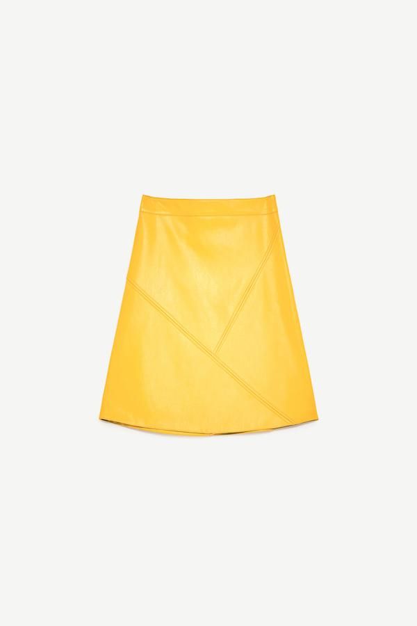 Minifalda de piel amarilla de Zara
