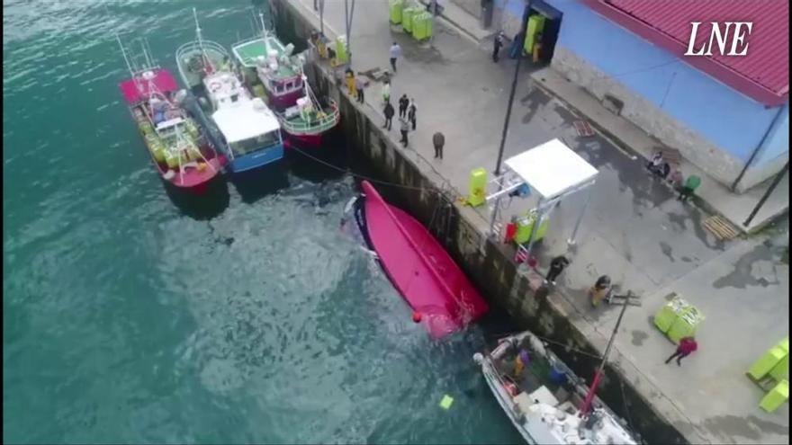 Vuelca un barco en Lastres mientras descargaba xarda