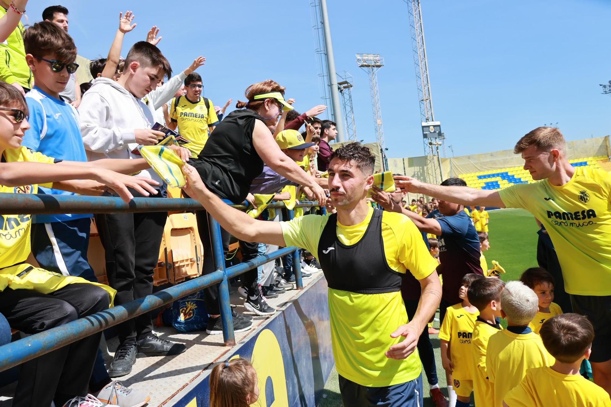 Galería | La afición del Villarreal disfruta con sus ídolos en el entrenamiento de puertas abiertas