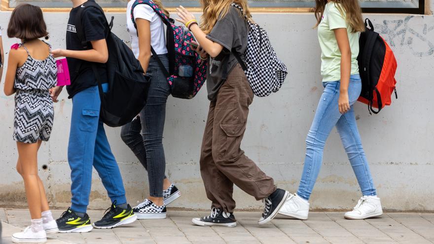 ¿Qué opina que algunos colegios obliguen a llevar pantalón largo?