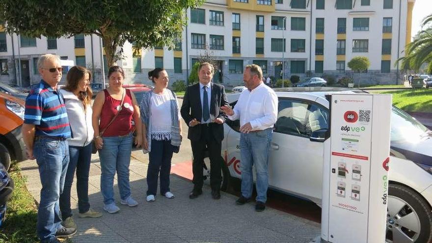 Colunga inaugura su punto de recarga de coches eléctricos