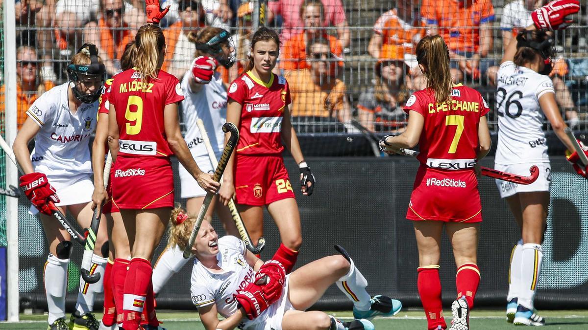 Lola Riera disputa su segundo partido de hockey hierba con España.