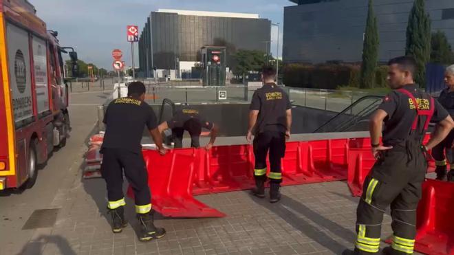 TMB instala barreras antiinundaciones en la estación de Parc Logístic de la línea 9 ante la previsión de lluvia