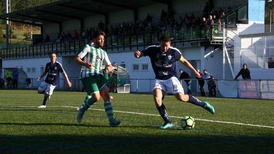 Colón volvió a ser el capitán de los de Loimil en Monforte de Lemos. // Bernabé/Adrián Rei