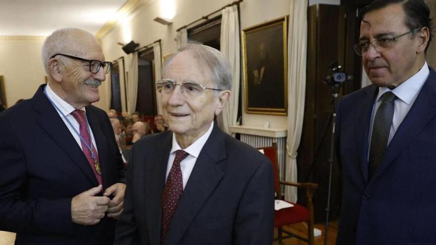 Por la izquierda, Ramón Rodríguez, presidente del Ridea, Juan Tamargo y Venancio Martínez. | LUISMA MURIAS