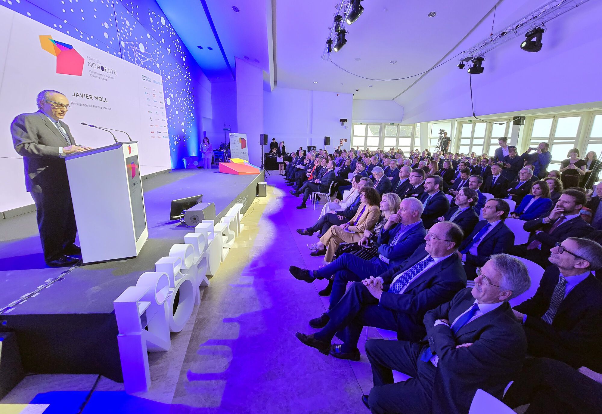 Un momento de la intervención de Javier Moll, presidente de Prensa Ibérica, durante el Foro del Noroeste. 