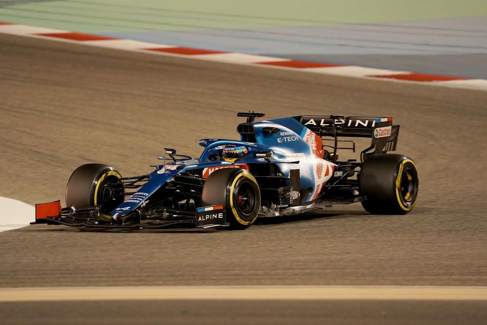 Fernando Alonso con Alpine en los test de Bahréin