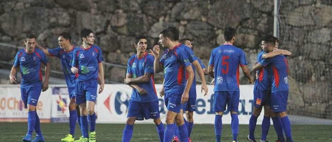 Los jugadores del Barbadás festejan uno de los goles. // Iñaki Osorio