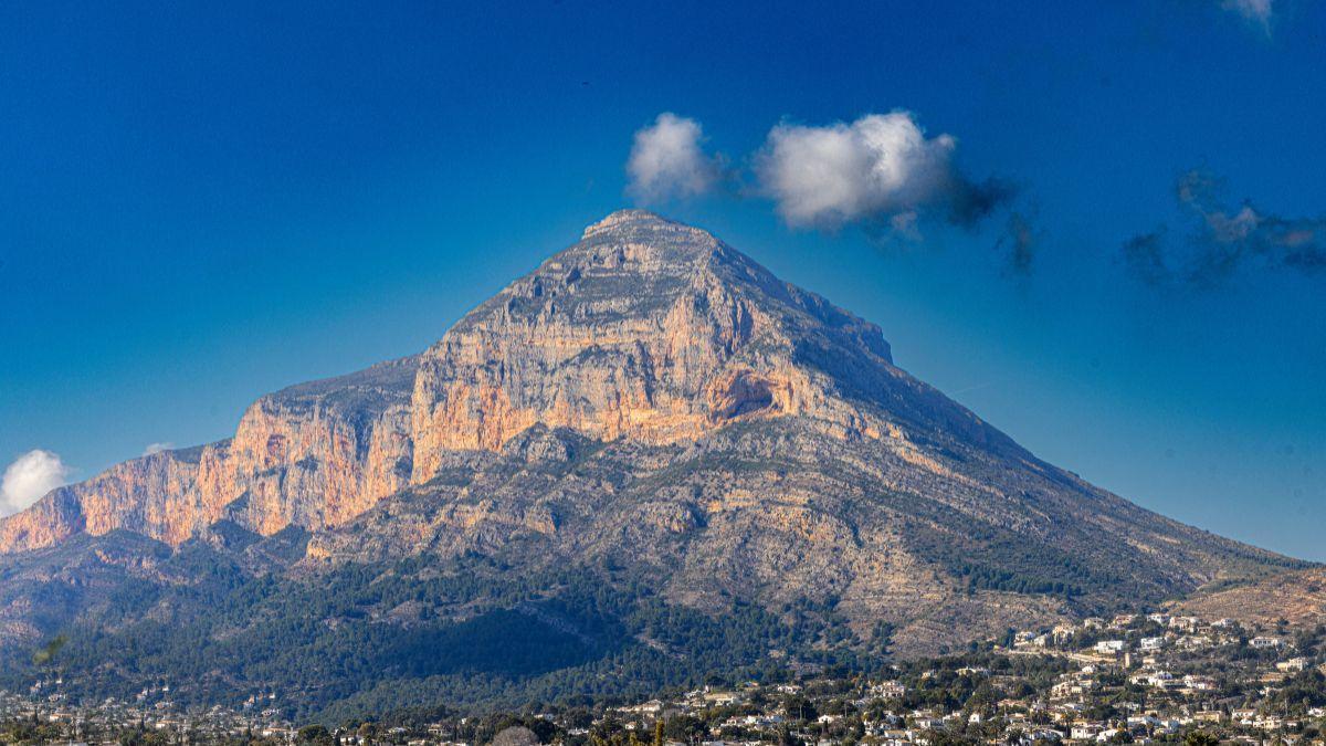La silueta del Montgó que ha vuelto a llamar la atención en redes.