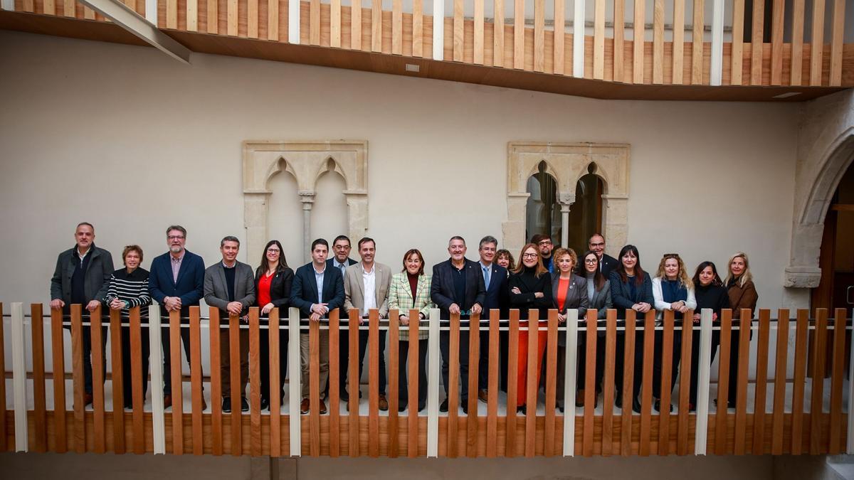Los consellers de Territori, Sílvia Paneque, i Empresa, Miquel Sàmper, en la presentación del plan piloto para revitalizar el comercio en núcleos históricos.