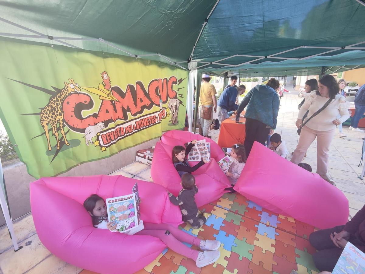 EVENTO LA PLAÇA CAMACUC. USO EL VALENCIANO A TRAVES DE LA DIVERSION EN LA PLAÇA DEL CAMACUC