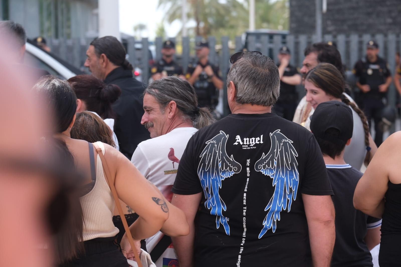 Protesta en los juzgados de Elche por la muerte de un detenido en Comisaría