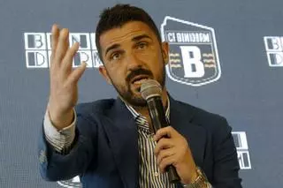 El ex del Sporting David Villa celebra al ascenso del CF Benidorm a falta de tres jornadas