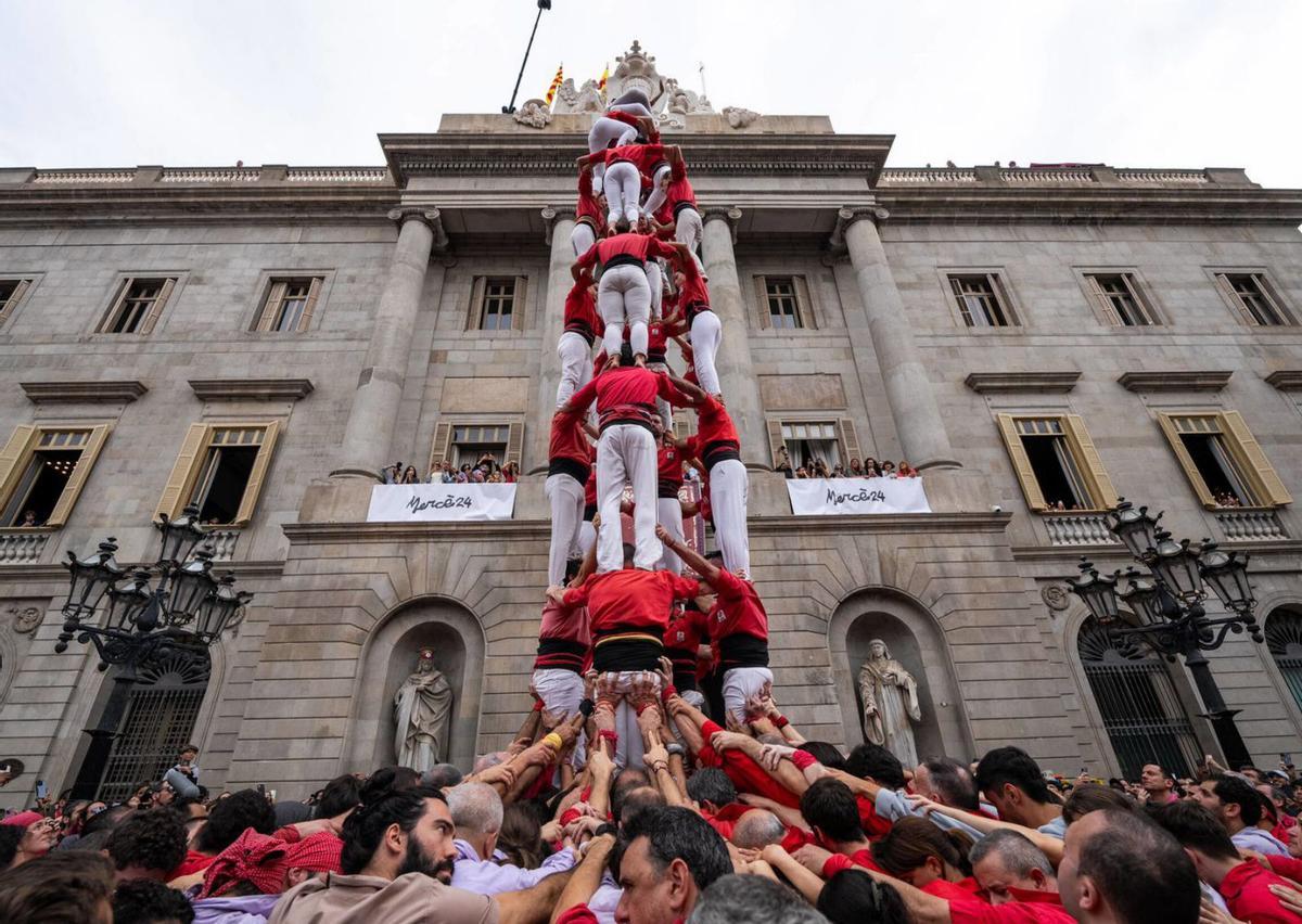 Sant Jaume vibra amb una diada castellera històrica de la Mercè