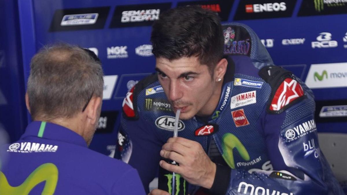 Viñales escucha instrucciones en Sepang