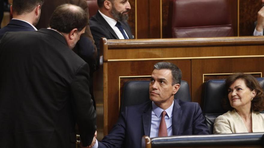 Junqueras y Sánchez hablan en el Congreso.