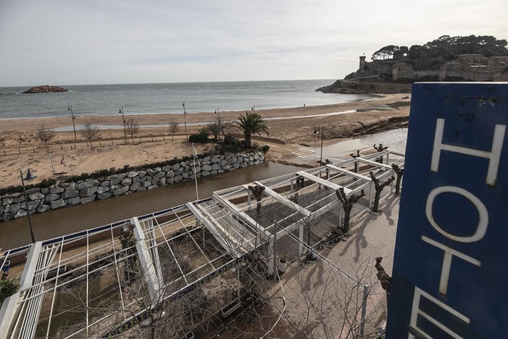 Tossa de Mar intenta recuperar la normalitat després del temporal «Gloria»