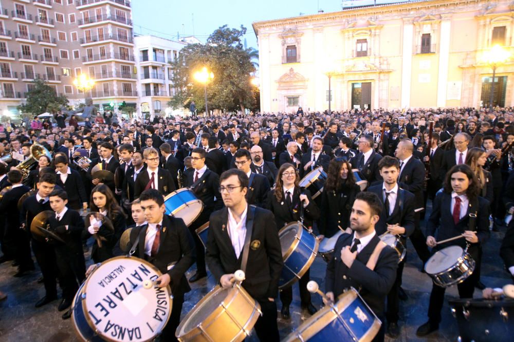 Medio millar de músicos interpretan &#039;Paquito el Chocolatero&#039;