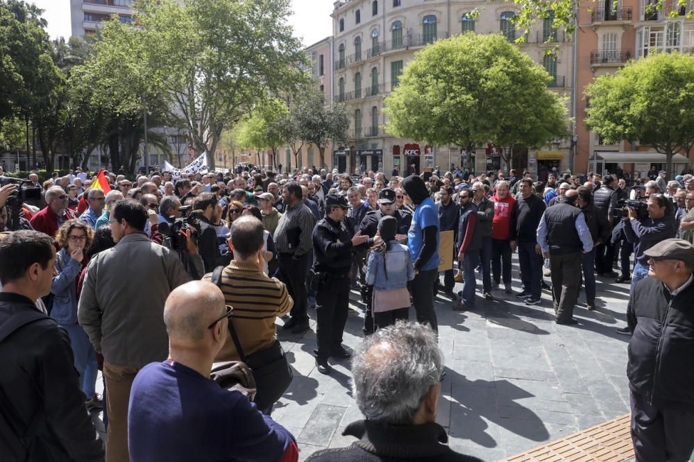 Doscientas personas se concentran para pedir "respeto" a la caza