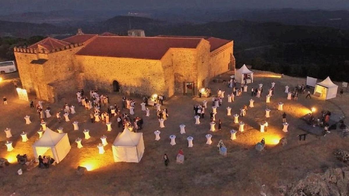 Cena en monasterio de Tentudía