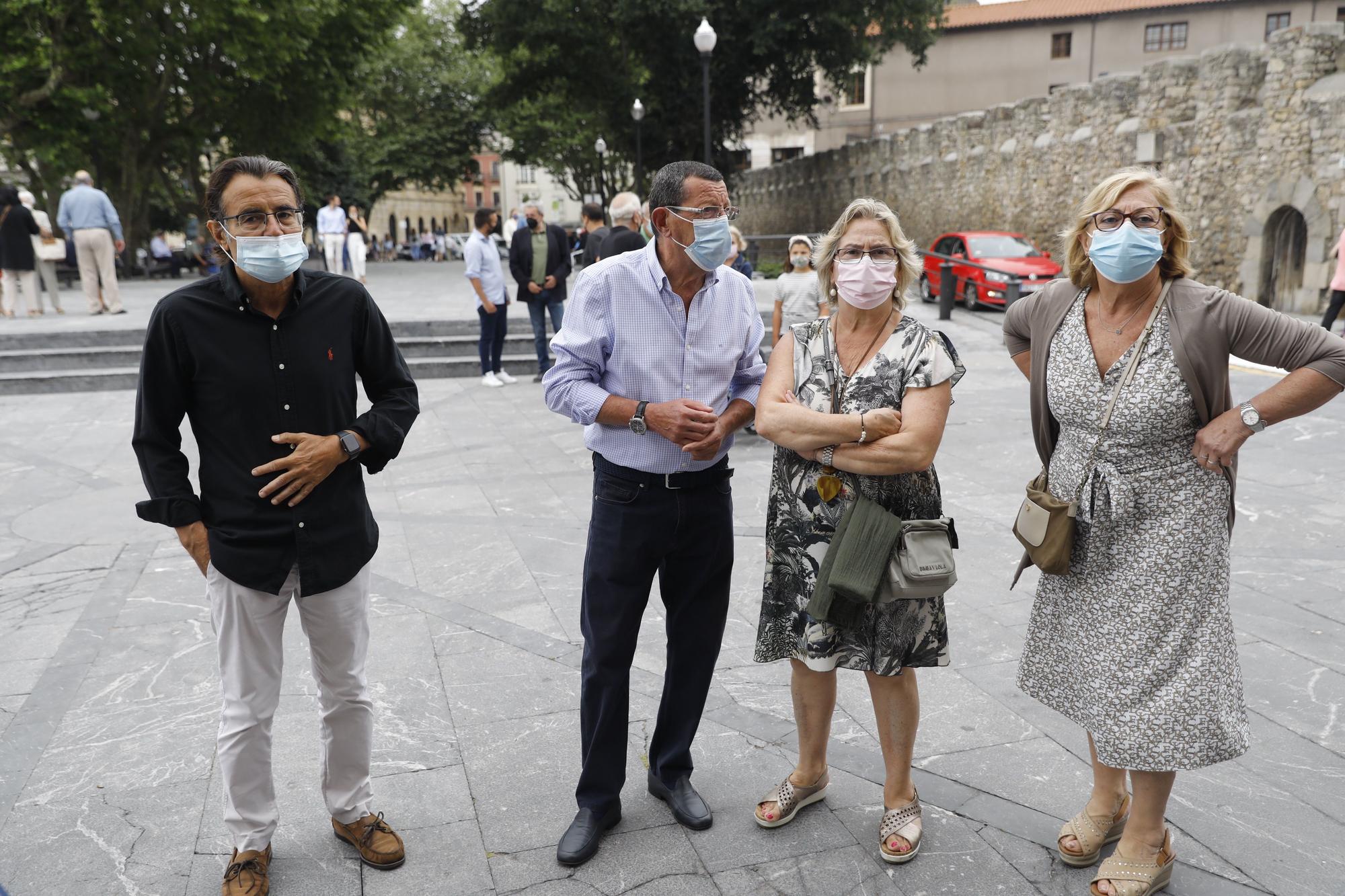 Emocionante despedida a Alfonso Peláez, gijonés “que vivió e hizo vivir la ciudad”