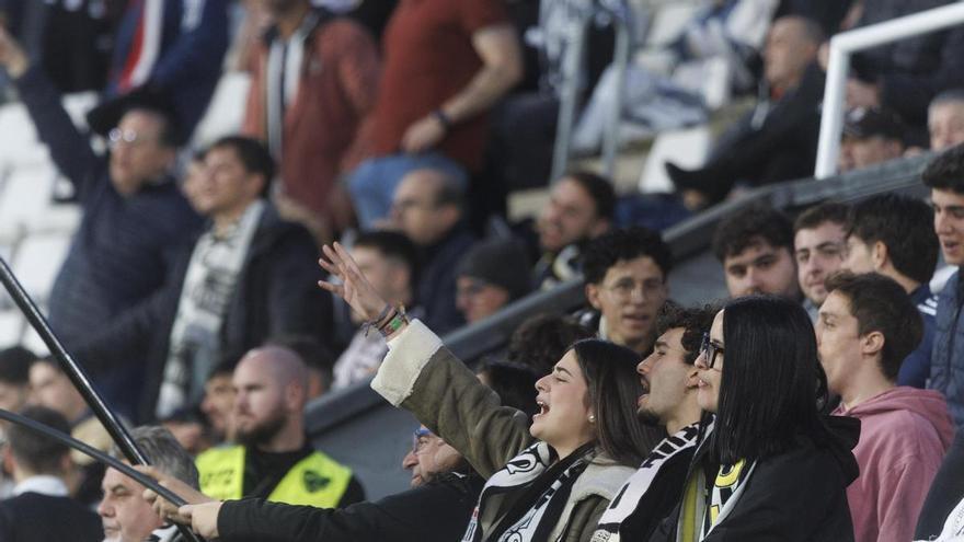 La afición del FC Cartagena para dar un impulso al equipo en Elda