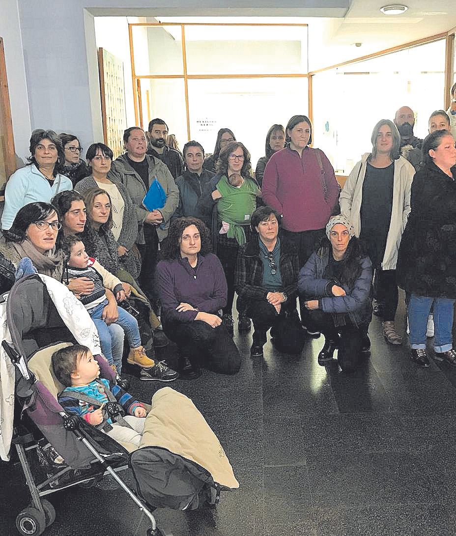 Madres piden la reapertura de Pediatría en Cangas.