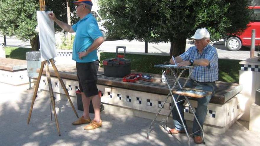 Los pintores realizaron sus obras por la plaza del Ayuntamiento.