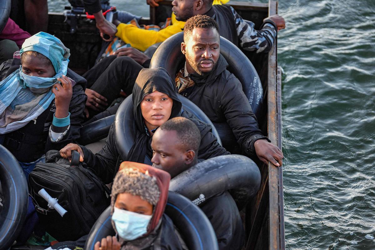 Rescate de migrantes subsaharianos frente a las costas de Sfax (Túnez)