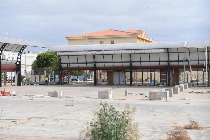 Estado de abandono del antiguo mercado de los sabores de Vecindario