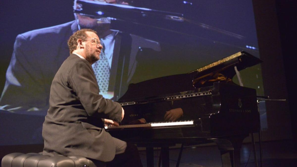 El director de orquesta Sergio Feferovich actúa en Madrid con un concierto solidario.