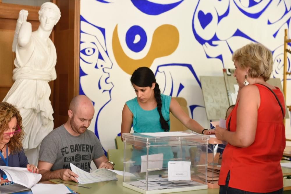 Elecciones Generales: Ambiente en los colegios de