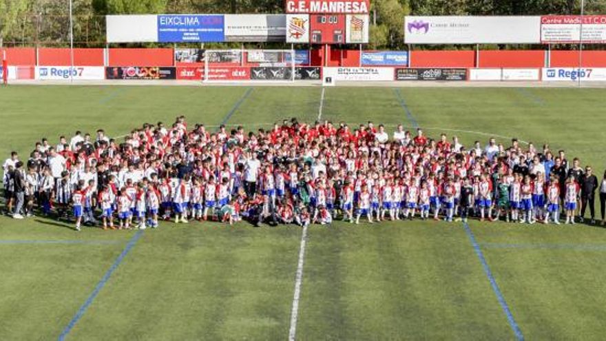 Plantilles del primer equip i del futbol base del CE Manresa en la presentació d&#039;aquesta temporada 2019/20 al Nou Estadi del Congost