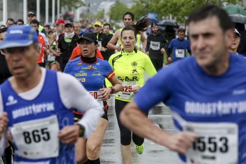 Multitudinaria media maratón en Gijón.